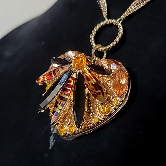 New! BETSEY JOHNSON Hollywood Glam Leopard Firefly Pill Locket Necklace. - Picture 6 of 12